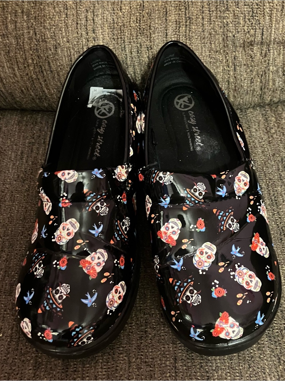 Easy Works By Easy Street Clogs Festive Skulls Size 10W Comfy Work Shoes